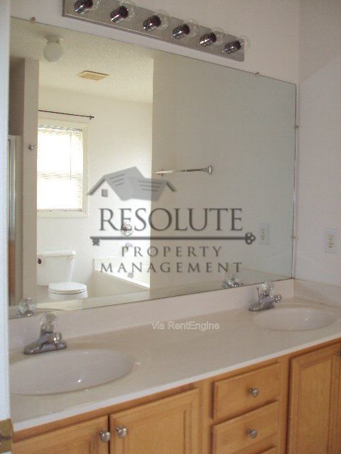 404 Onondaga Ct Holly Springs NC 27540 property image