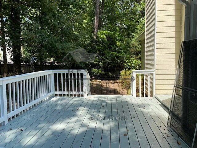 100 Woodbend Ct, Chapel Hill, NC 27516 property image